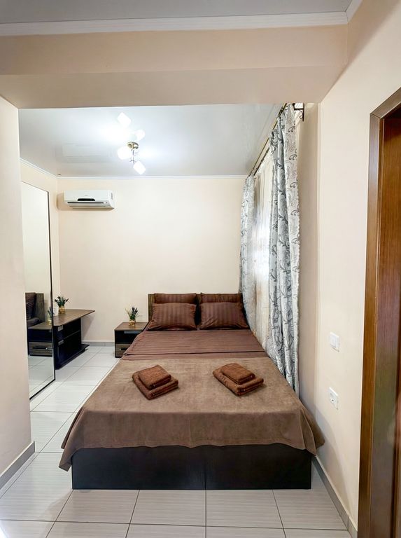 Двухместный номер с 1 кроватью стандарт (окно в коридор)