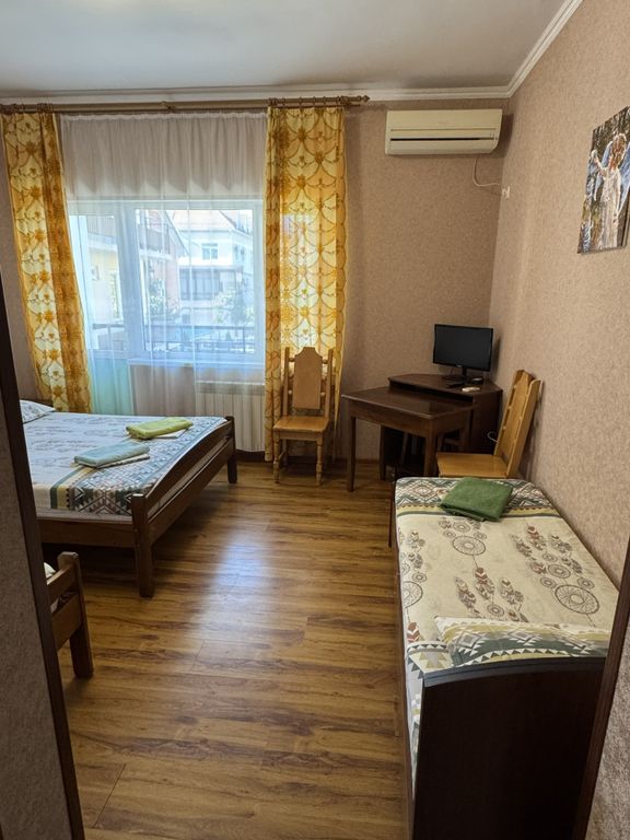 Четырёхместный номер стандарт с видом на горы