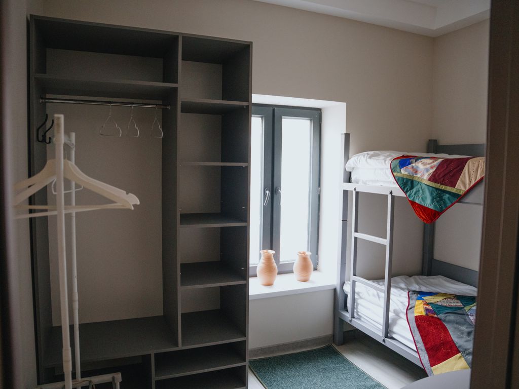 Двухместный номер с 2 отдельными кроватями с общей ванной комнатой