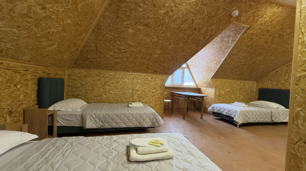 Трёхместный номер семейный 1 комнатный мансардный