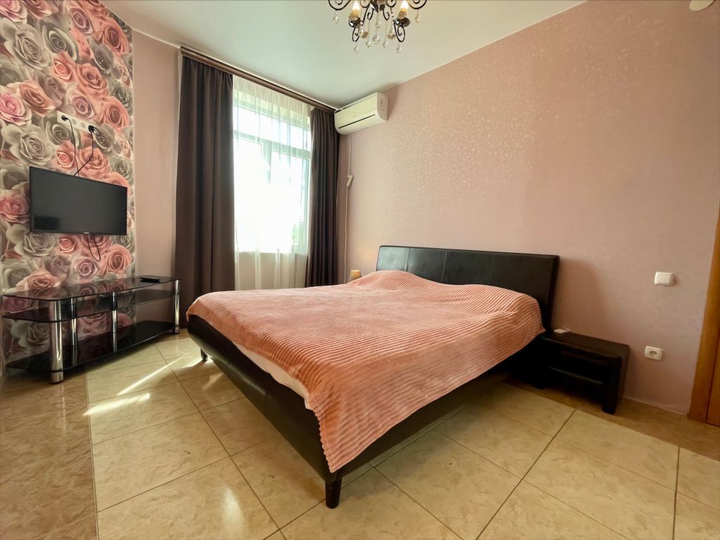 Трёхместный номер Полулюкс с кухней и балконом | гостевой дом Мадлен | Севастополь