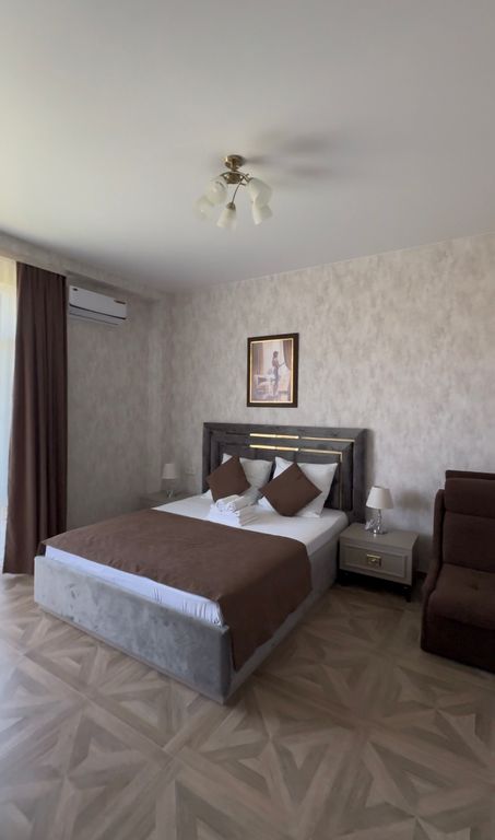 Четырёхместный номер семейный (двухспальная кровать и двухярусная кровать)