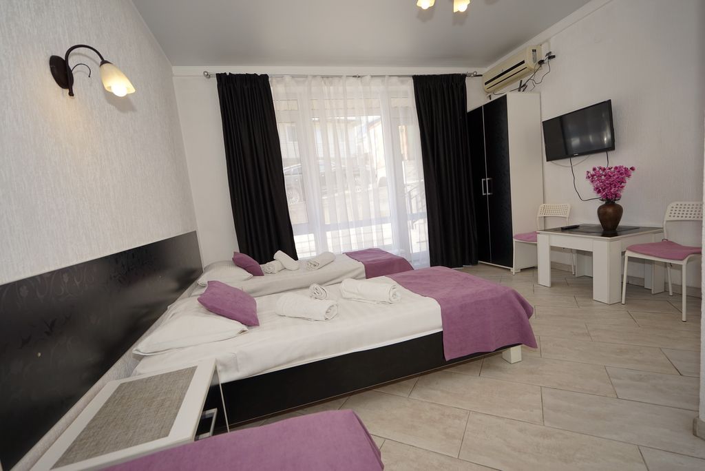 Трёхместный номер стандарт с видом на море