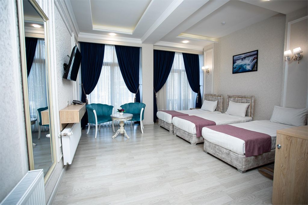 Трёхместный номер Делюкс с 3 односпальными кроватями