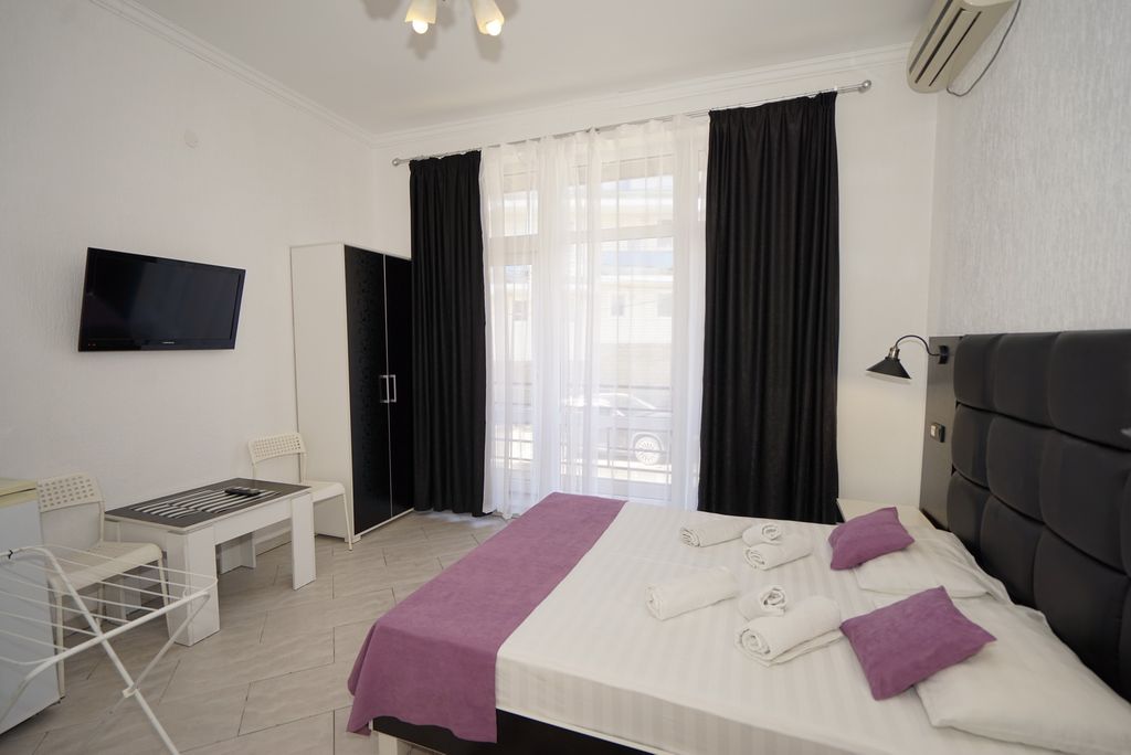 Трёхместный номер улучшенный с видом на море