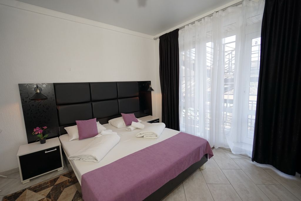 Двухместный номер с 1 кроватью с доп.местом улучшенный с видом на горы