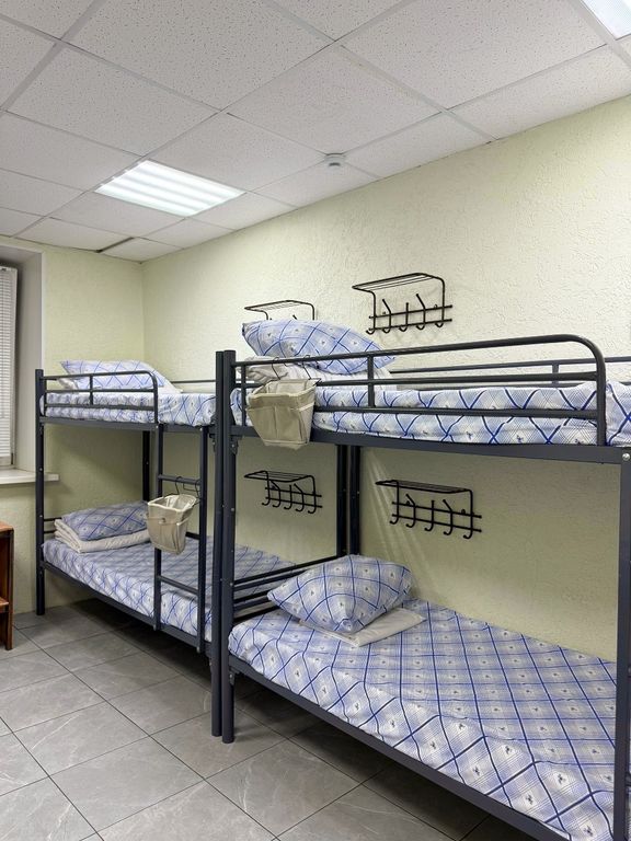 Многоместный мужской номер эконом (душ/туалет общий)