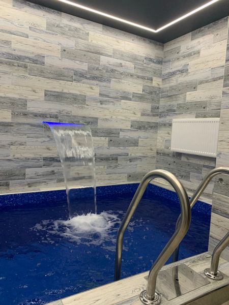 Теплый бассейн, гейзер, водопад, противоток 