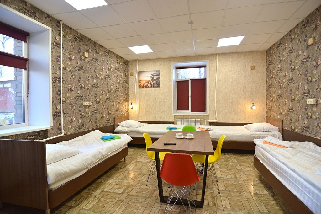 Четырёхместный номер Четырёхместный номер с санузлом. Байкерский