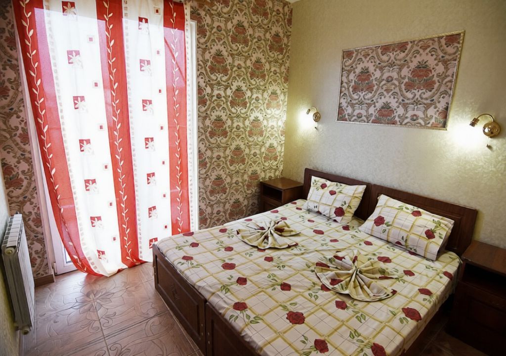 Комната Двухкомнатный номер Комфорт с личной кухней