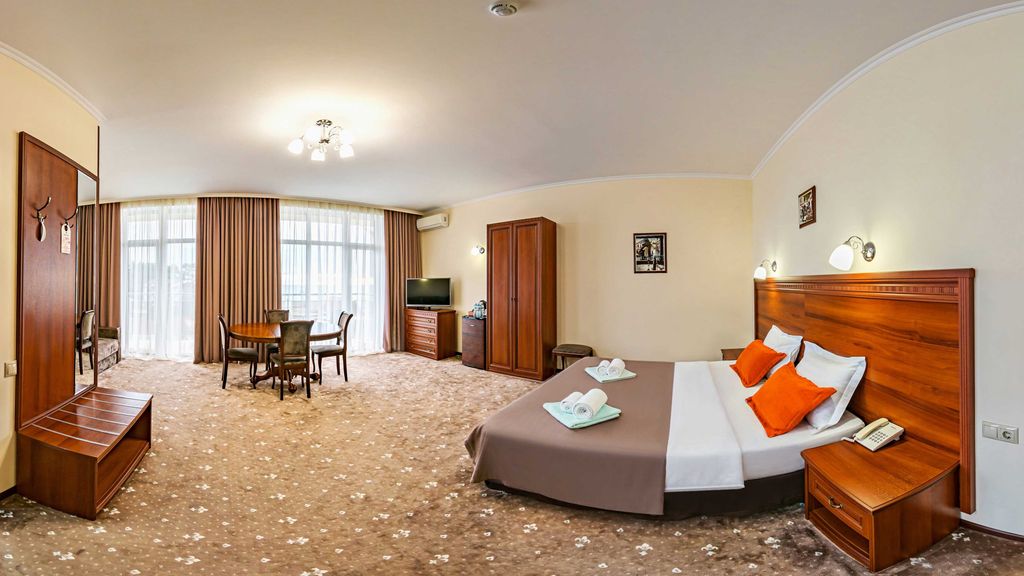 Четырёхместный номер Люкс однокомнатный