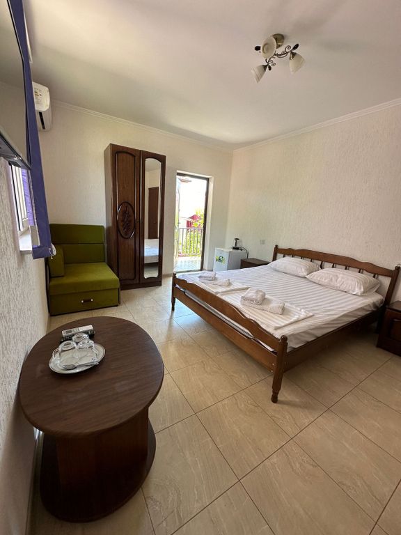 Трёхместный номер стандарт с видом на горы