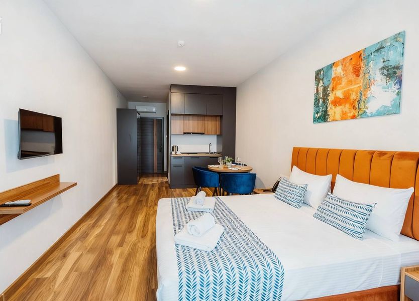 Двуспальная кровать queen size