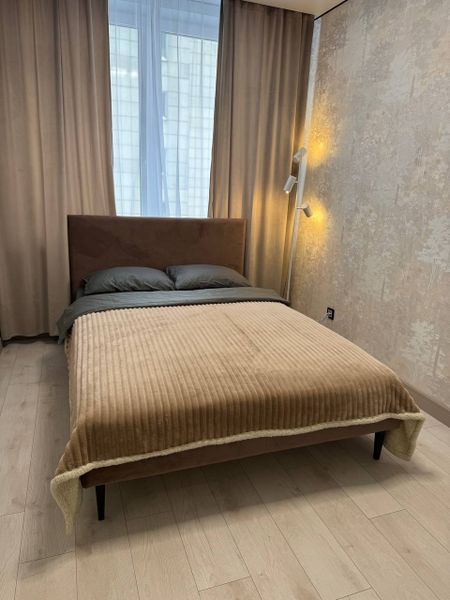 Удобная, двуспальная кровать