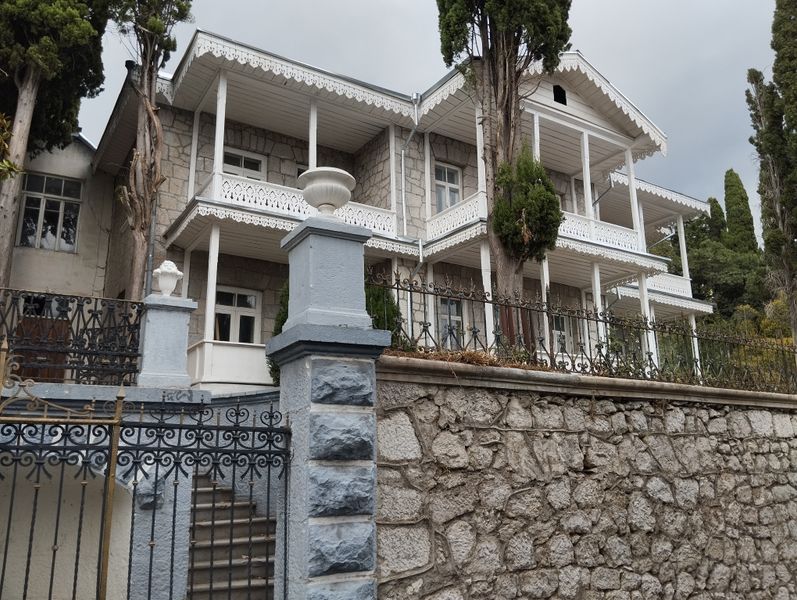 Улочки обновленного исторического центра Алупки