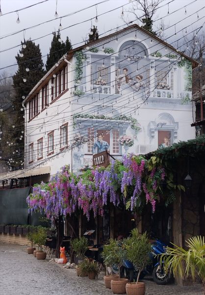 Улочки обновленного исторического центра Алупки