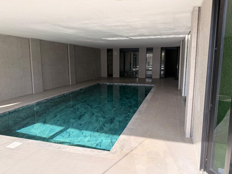 Крытый подогреваемый бассейн