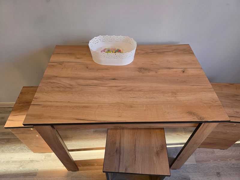 Стол со стульями