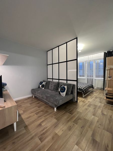 Полноценное дополнительное спальное место размером 1,6Х2 м (двуспальный раскладной диван) с полным комплектом постельного белья