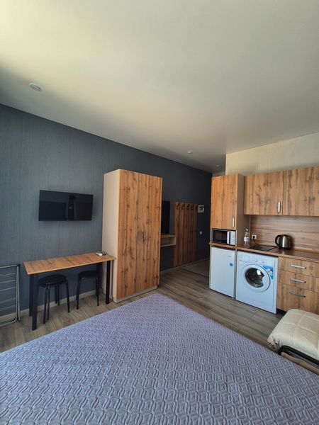 Студия для комфортного отдыха на 2 м этаже с балконом, в номере имеется всё необходимое для проживания, на территории 2 бассейна