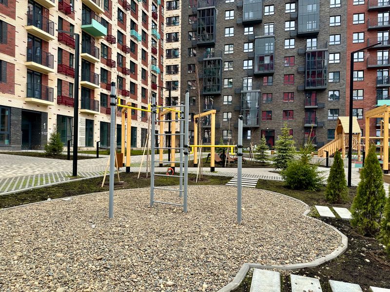 Спортивная площадка во дваоре дома