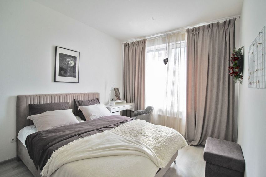 Спальня . Двухспальная кровать 160х210. Туалетный столик.