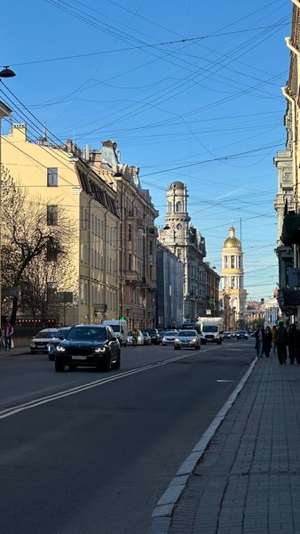 В 3х минутах площадь 5 углов и туристическая улица Рубинштейна