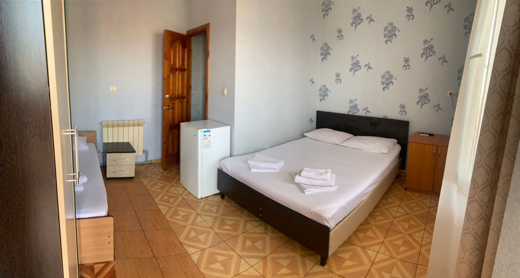 Трёхместный номер эконом с видом на море