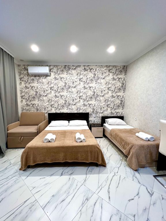 Трёхместный номер улучшенный с видом на город