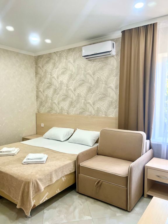 Трёхместный номер стандарт с видом на город