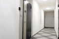 Подъезд: входная дверь, кейбокс у входа в квартиру