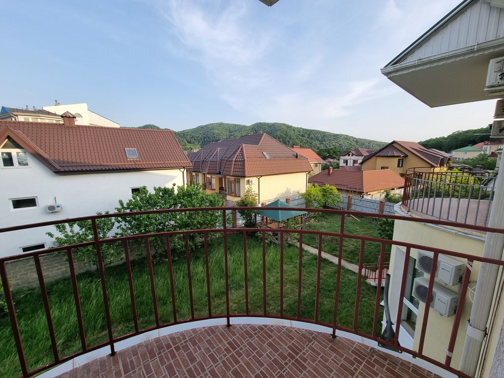 Трёхместный номер стандартный с балконом и ванной комнатой