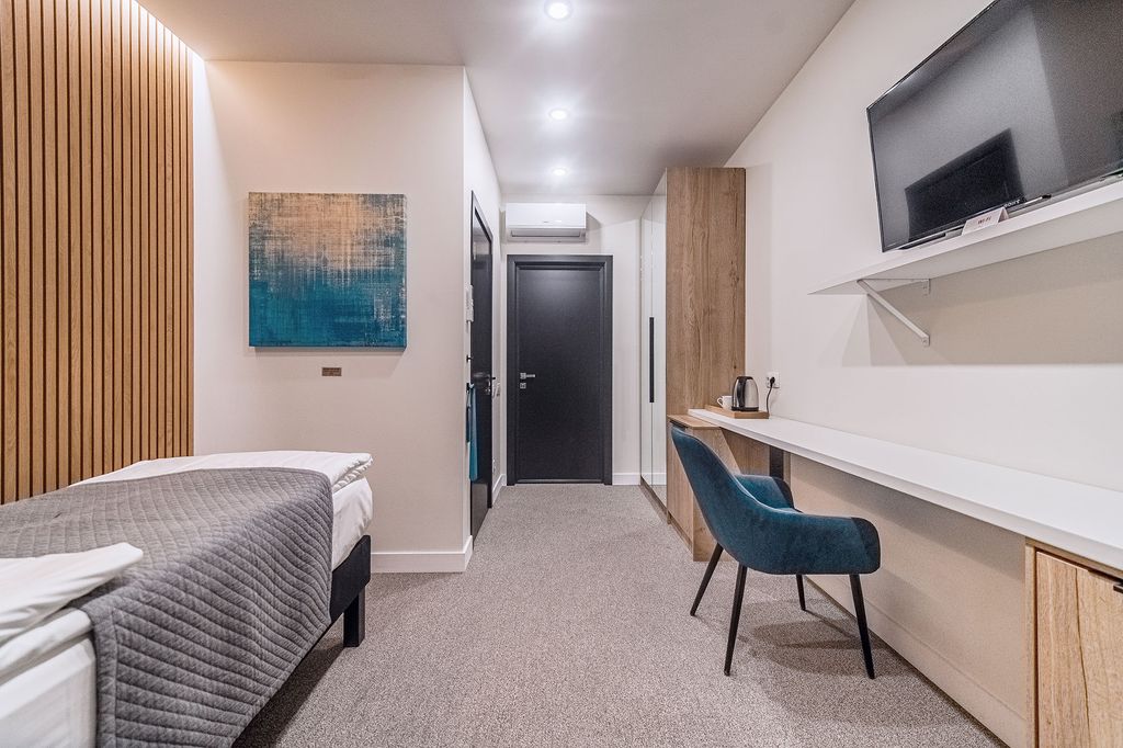 Одноместный номер улучшенный с видом на город