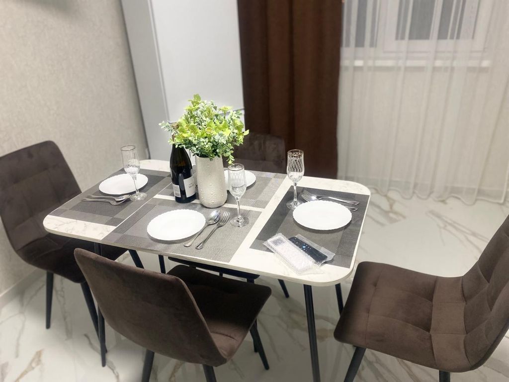 Трёхместный номер Комфорт с одной двуспальной кроватью и одной односпальной