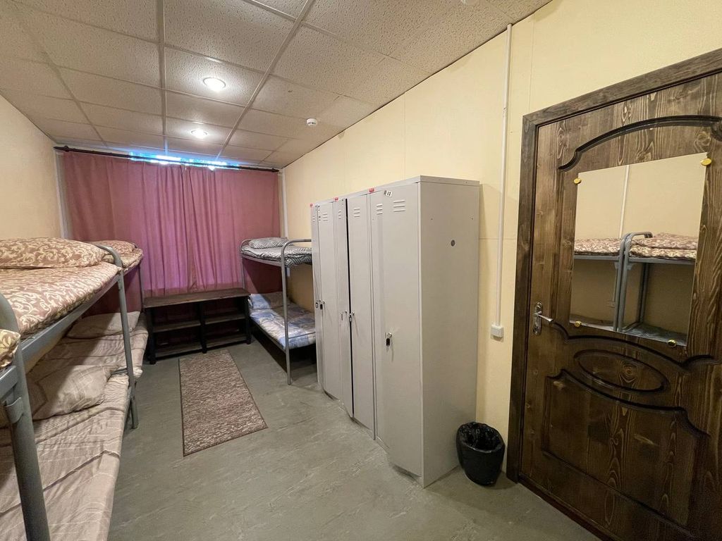 Многоместный мужской номер эконом (душ/туалет общий)