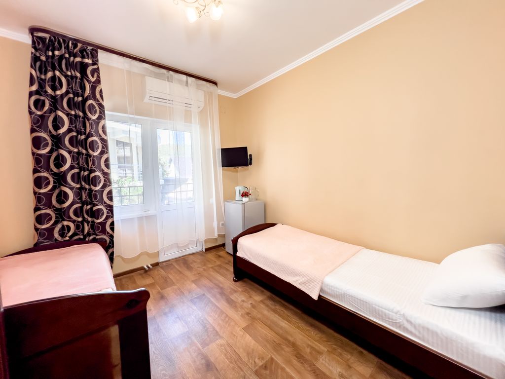 Двухместный номер с 2 отдельными кроватями Стандарт 2-х местный с 2 кроватями и балконом