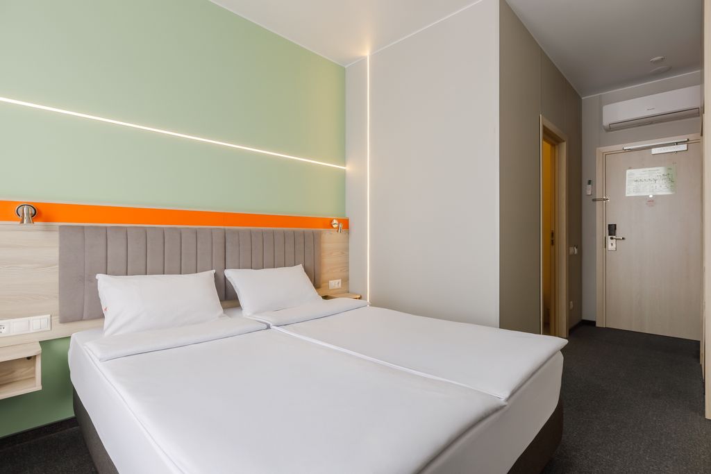 Двухместный номер с 1 кроватью Стандарт с одной большой кроватью