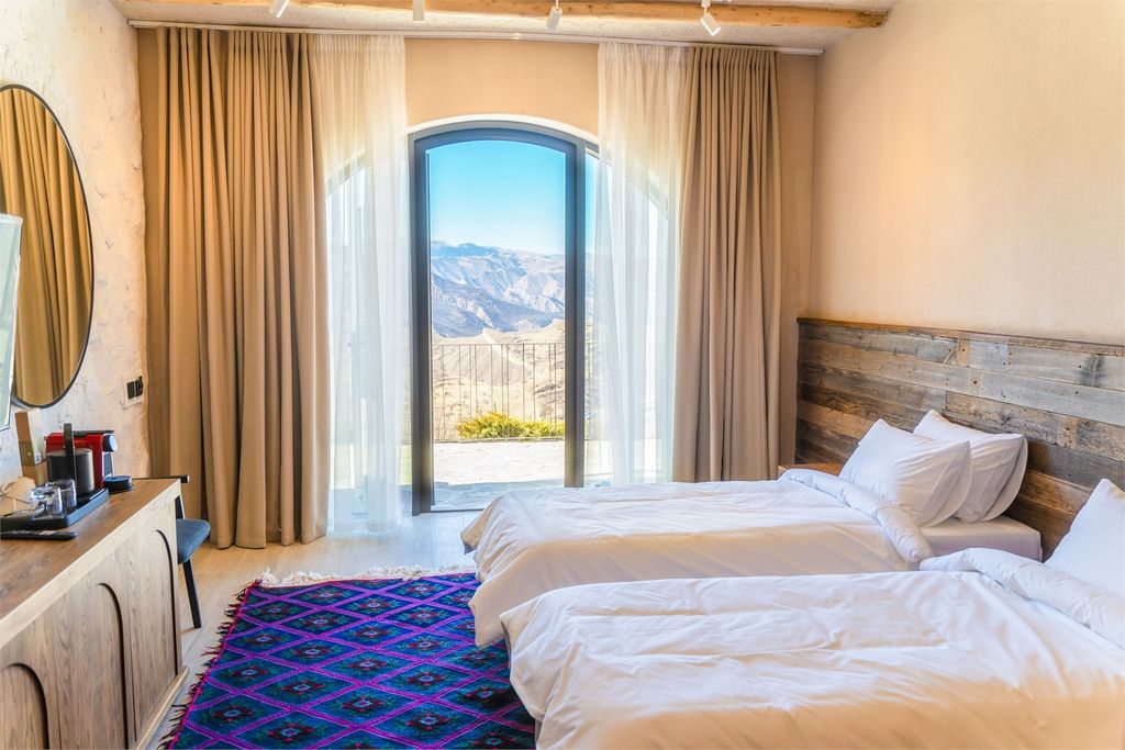 Двухместный номер с 2 отдельными кроватями с террасой с видом на аул Гамсутль