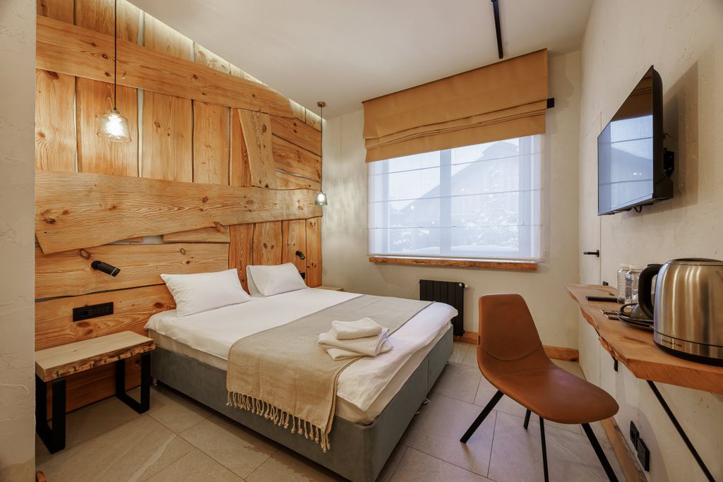 Двухместный номер с 1 кроватью сосновый