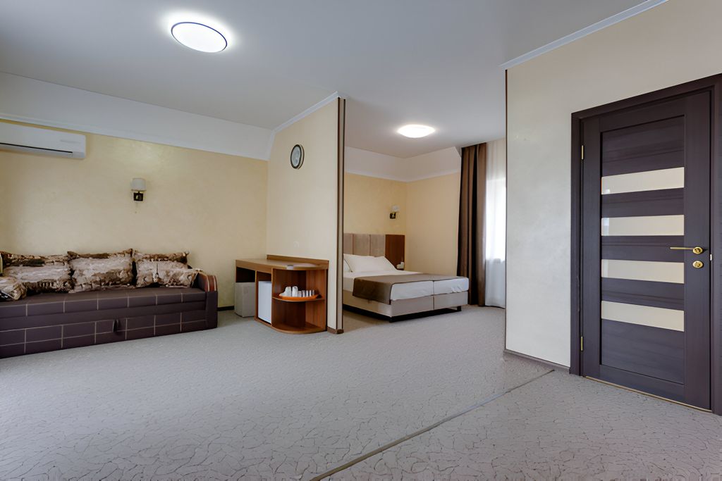 Трёхместный номер с перегородкой