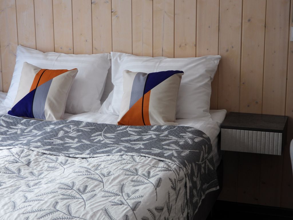 Дом у пруда