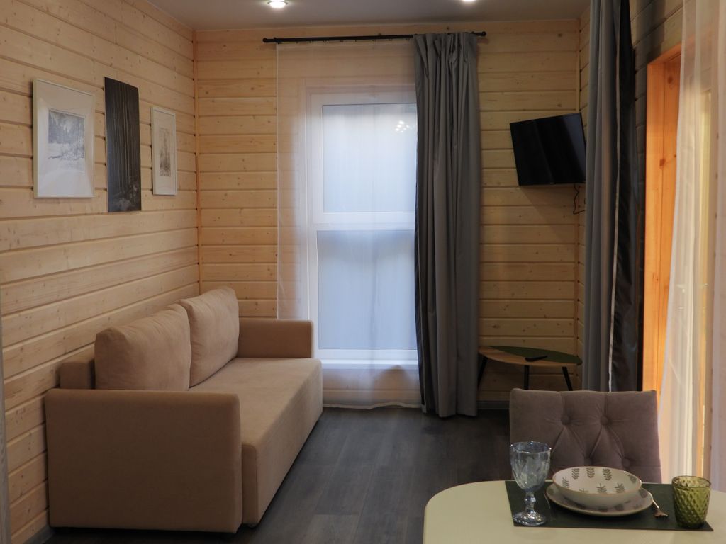 Дом у пруда