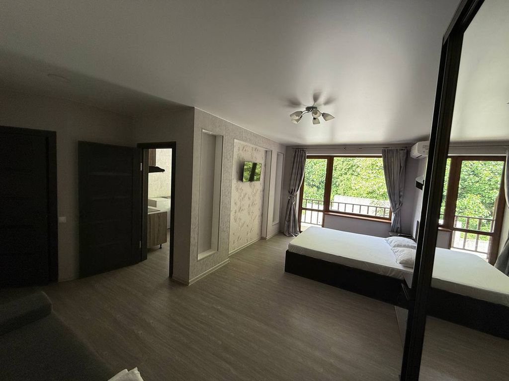 Семейный номер люкс с видом на горы