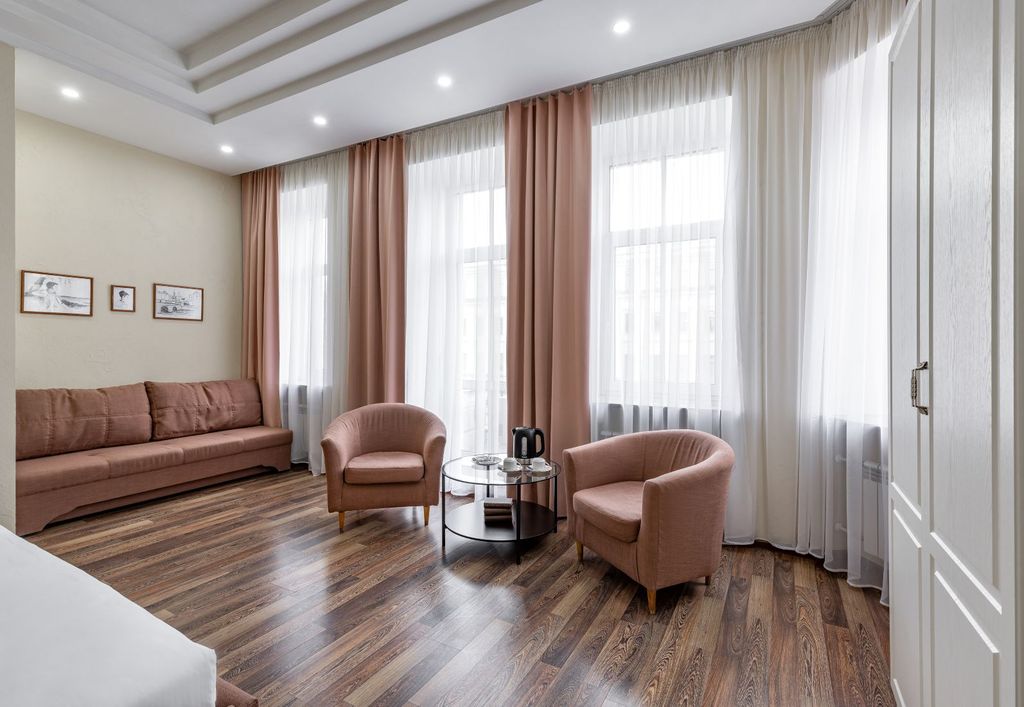 Семейный номер люкс с видом на город