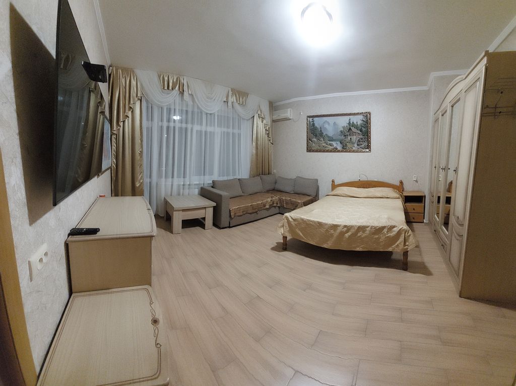 Семейный номер двухкомнатные апартаменты с балконом