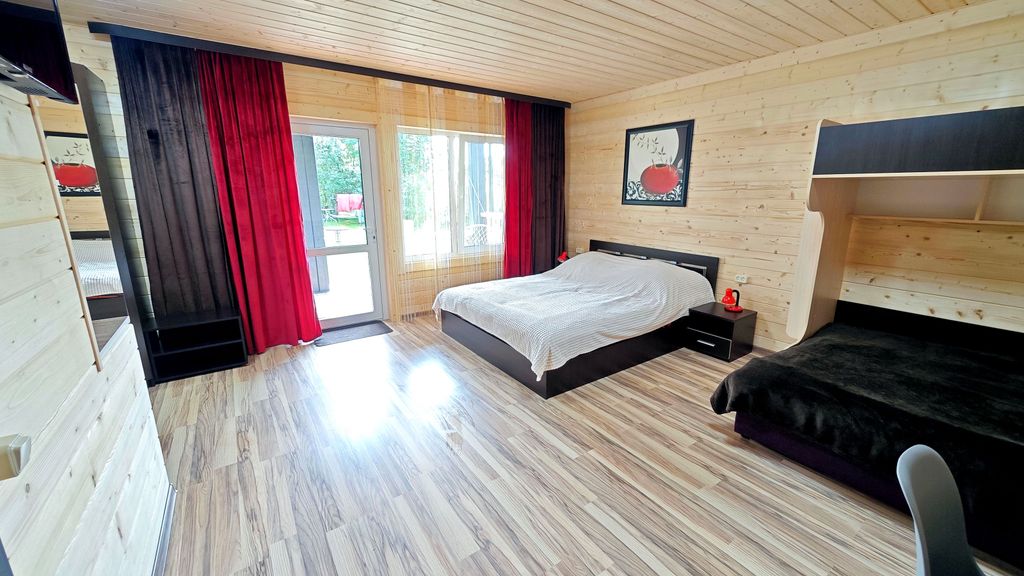 Семейный номер любимый домик-студия люкс с собственной террасой, лужайкой, мангалом, кондиционером, кухней и ванной комнатой