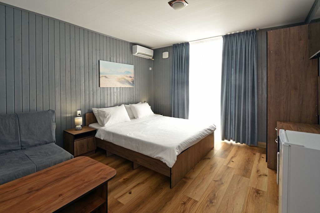 Четырёхместный номер Студия ( 2-комнатный ) без кухни