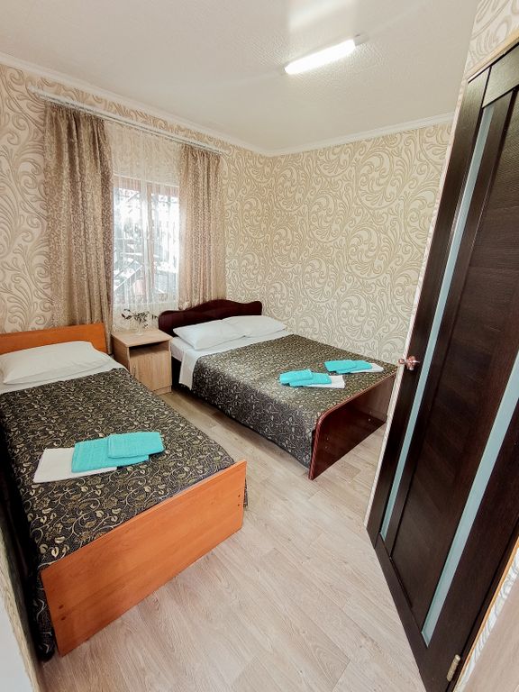 Трёхместный номер стандарт с видом на горы