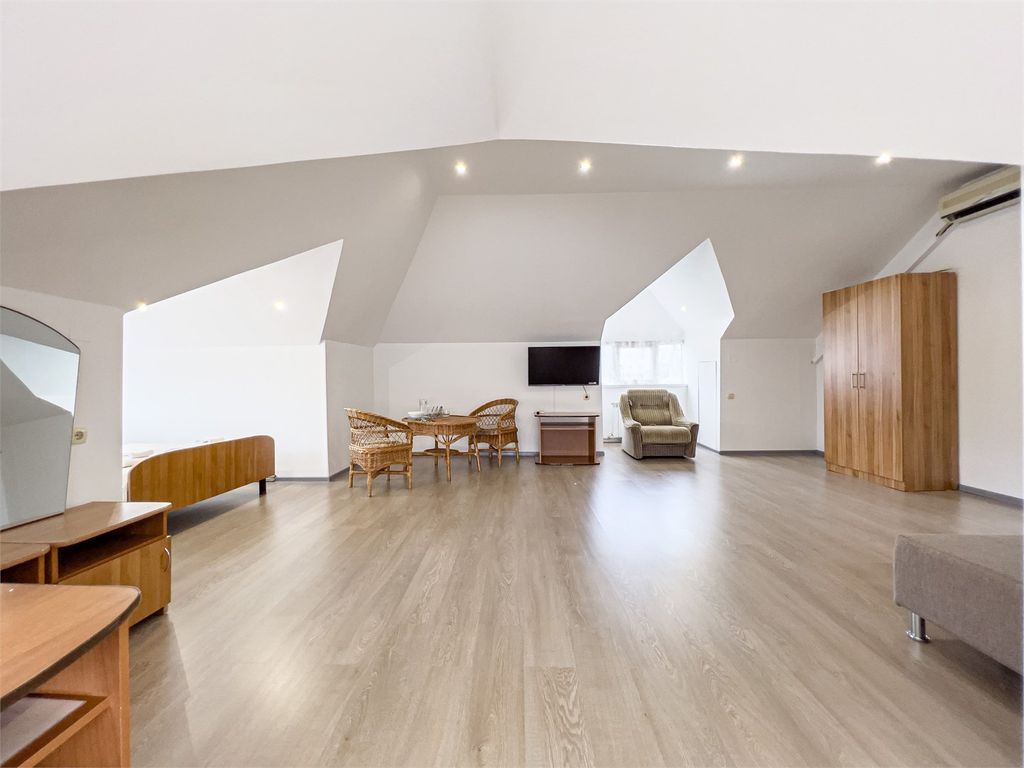 Апартаменты Семейный (мансарда)