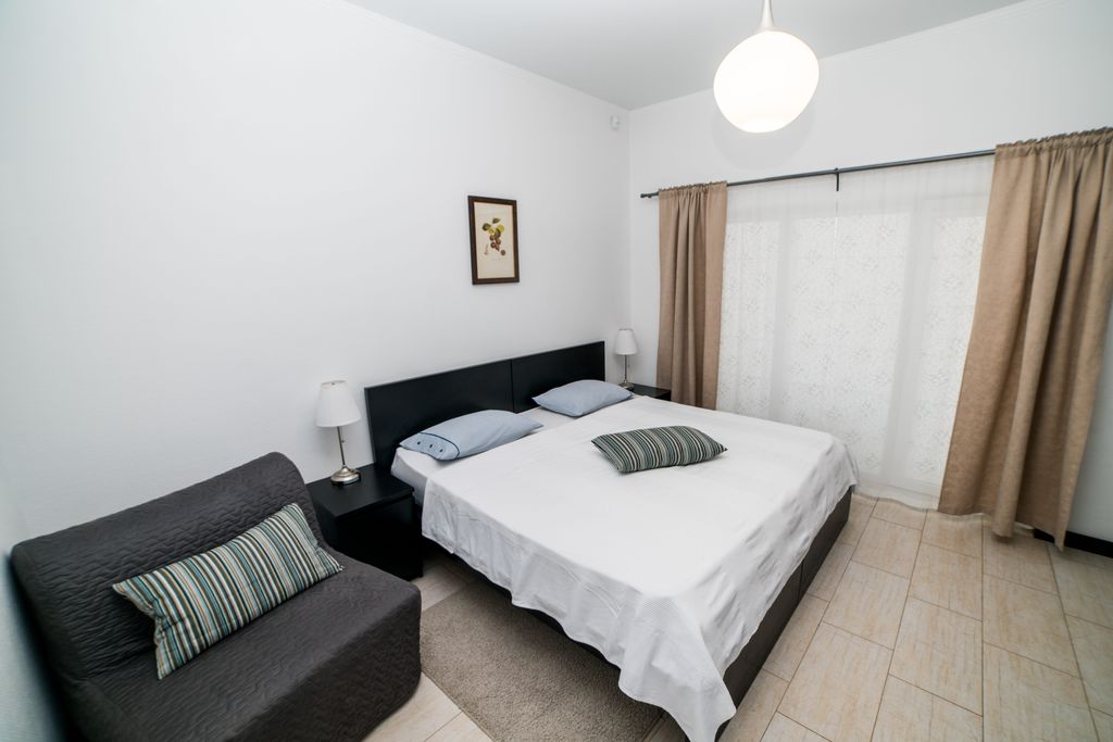 Трёхместный номер 202